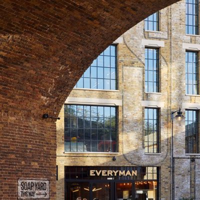 Borough Yards set for grand launch in Spring 2022. Opening initially with @EverymanCinema Borough Yards, a series of further preview openings are scheduled in early 2022: building momentum towards its full launch in the Spring. Read more via @WallpaperMag (link in bio) 📸 : Ed Reeve (@editphoto) #southwark #SE1 #boroughyards #architecture #londonarchitecture #londonbridge #boroughmarket